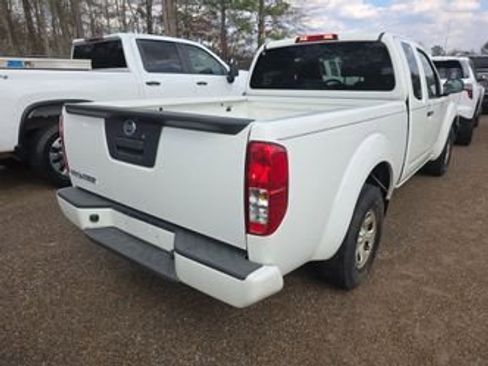 Used 2019 Nissan Frontier S image 2