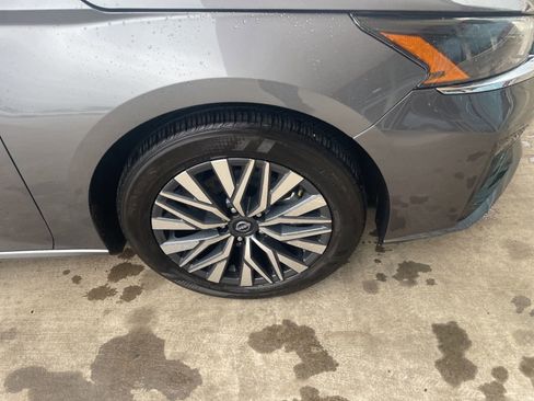 Used 2024 Nissan Altima 2.5 SV image 6