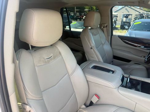 Used 2017 Cadillac Escalade Premium Luxury AWD/4WD image 15