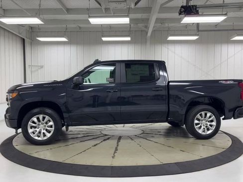 Used 2023 Chevrolet Silverado 1500 Custom AWD/4WD image 5