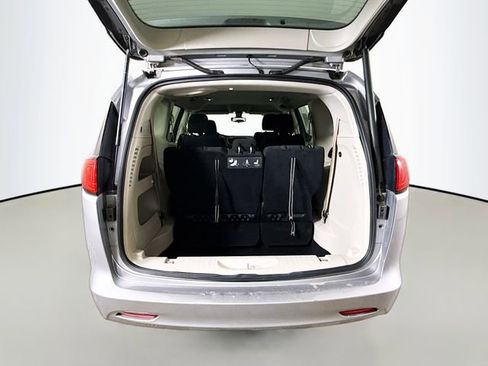 Used 2017 Chrysler Pacifica Touring image 24