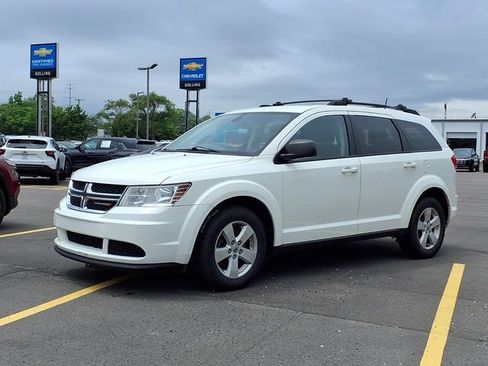 Used 2019 Dodge Journey SE FWD image 1