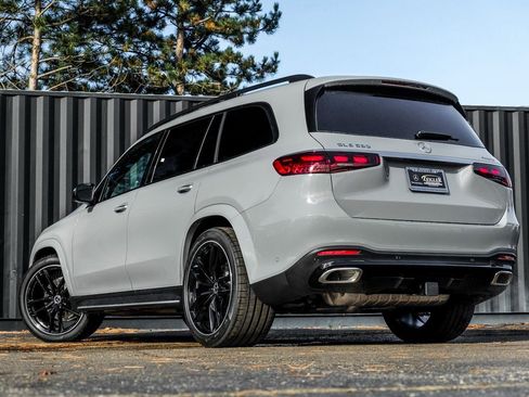 New 2026 Mercedes-Benz GLS 580 4MATIC image 2