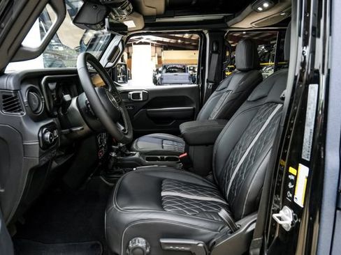 Used 2024 Jeep Wrangler Unlimited Rubicon w/ Technology Group AWD/4WD image 19