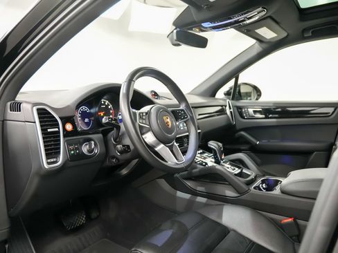 Certified 2023 Porsche Cayenne AWD/4WD image 4