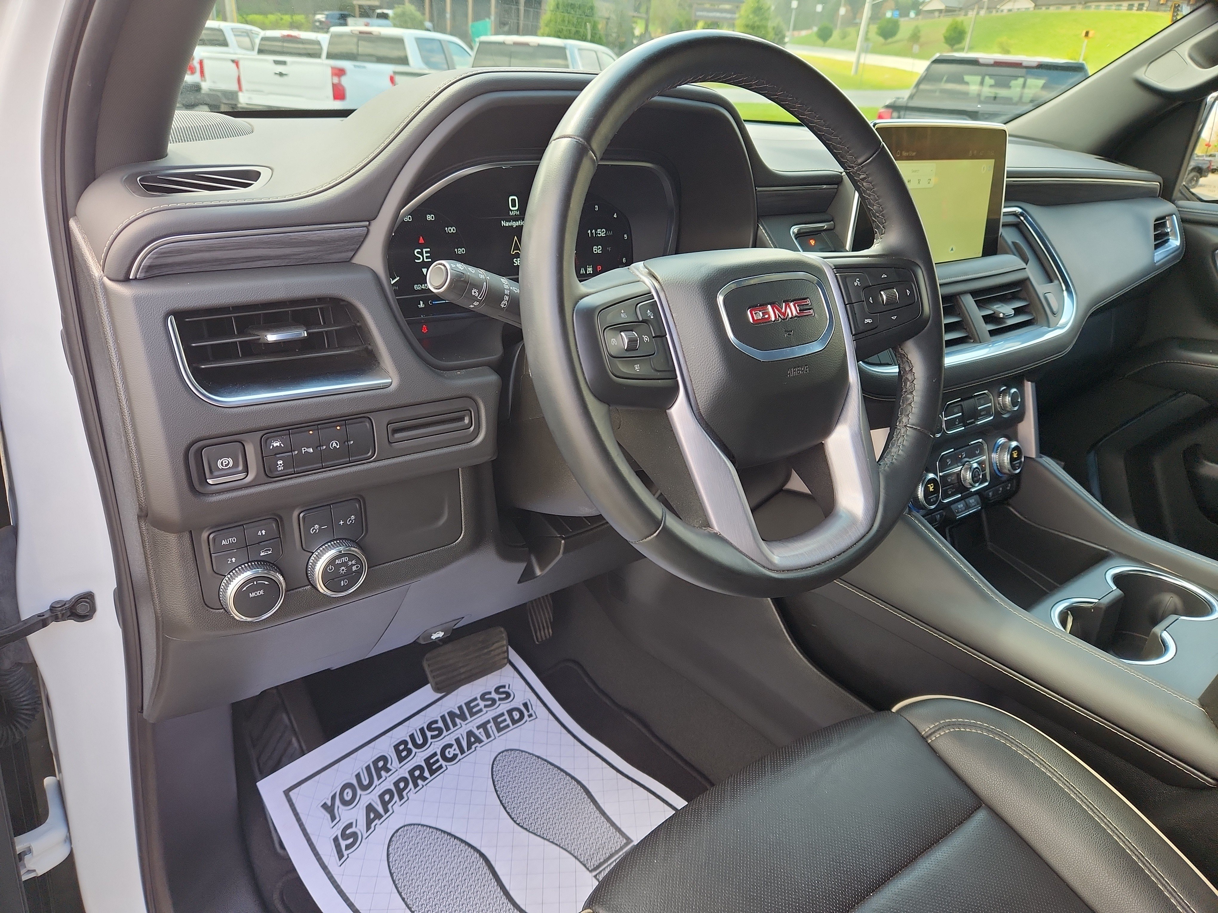 Used 2024 GMC Yukon SLT AWD/4WD image 16