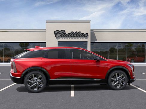 New 2026 Cadillac Optiq Luxury 2 image 5
