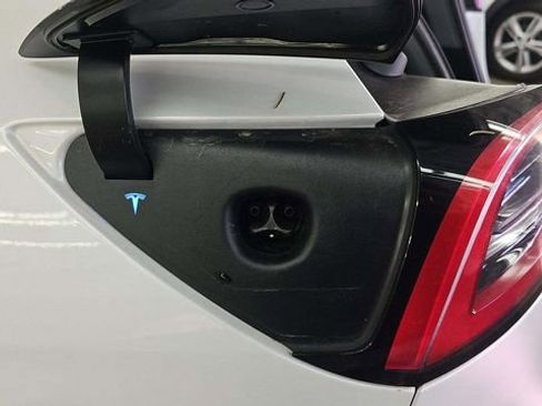 Used 2021 Tesla Model Y Long Range image 6