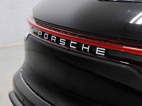 New 2026 Porsche Macan AWD/4WD image 8