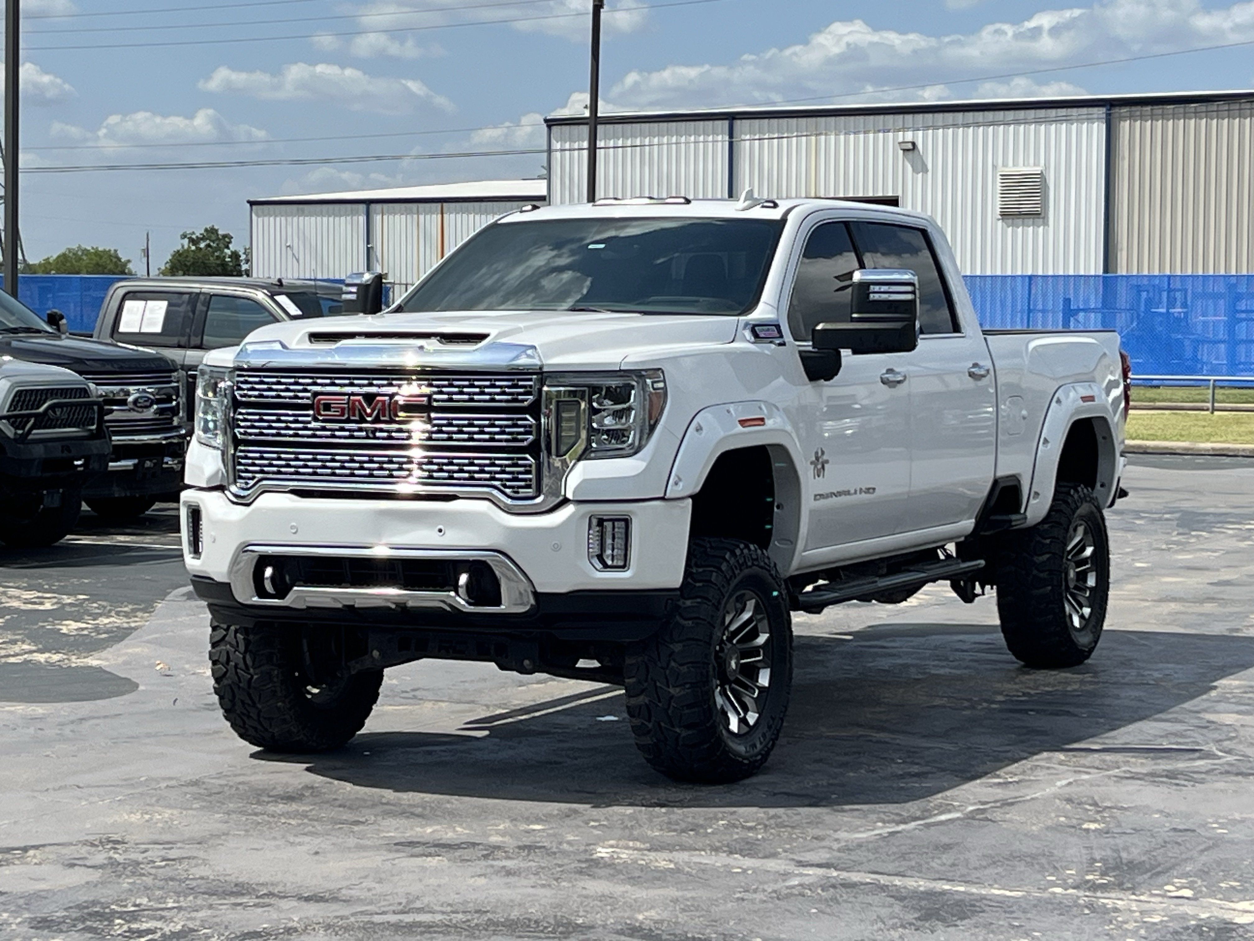 Used 2020 GMC Sierra 2500 Denali w/ Denali Ultimate Package AWD/4WD image 3