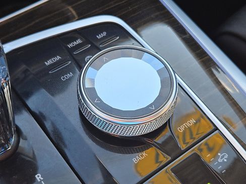 Used 2020 BMW X7 xDrive40i w/ Executive Package image 25