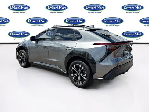 Used 2025 Toyota bZ4X FWD image 5