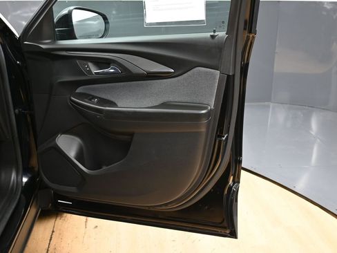 Used 2022 Chevrolet TrailBlazer LT w/ Convenience Package image 36