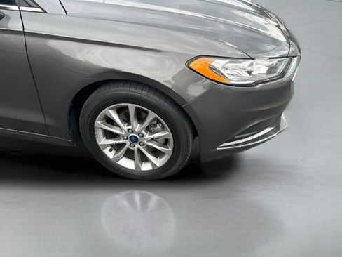 Used 2017 Ford Fusion SE FWD image 12