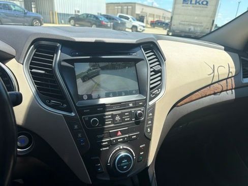Used 2017 Hyundai Santa Fe Limited FWD image 14