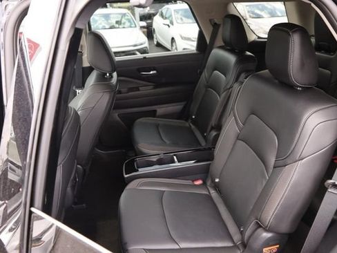 Certified 2025 Nissan Pathfinder SL w/ SL Premium Package FWD image 11