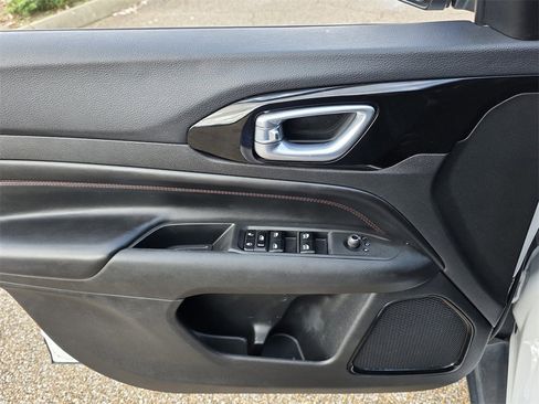 Used 2023 Jeep Compass Trailhawk image 14