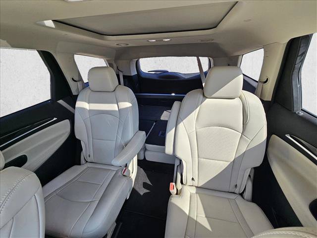 Used 2022 Buick Enclave Essence w/ Experience Buick Package FWD image 10