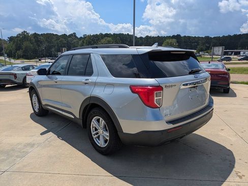 Used 2020 Ford Explorer XLT RWD image 3