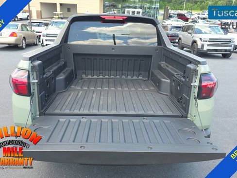 Used 2025 Hyundai Santa Cruz SE FWD image 10