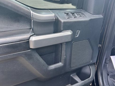 Used 2017 Ford F150 XLT w/ Equipment Group 302A Luxury AWD/4WD image 8
