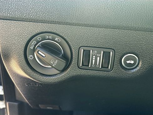 Used 2023 Chrysler 300 S w/ Comfort Group RWD image 10