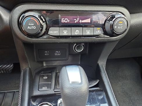Used 2022 Nissan Kicks SV FWD image 25