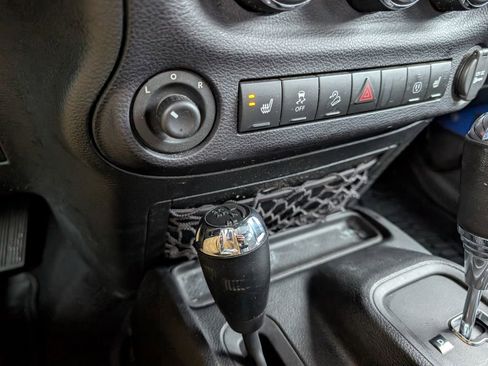 Used 2016 Jeep Wrangler Unlimited Sahara image 18