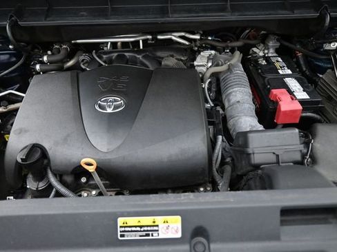 Used 2021 Toyota Highlander XLE FWD image 29