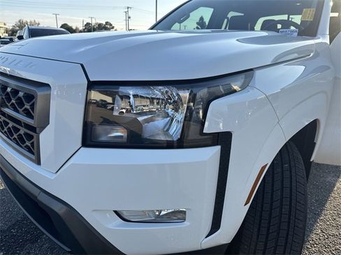 Used 2024 Nissan Frontier SV w/ SV Convenience Package image 30