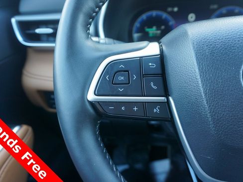 Certified 2025 Toyota Highlander Platinum image 4