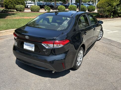 Used 2020 Toyota Corolla LE FWD image 10