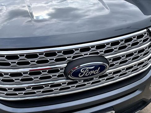 Used 2023 Ford Explorer Limited image 28