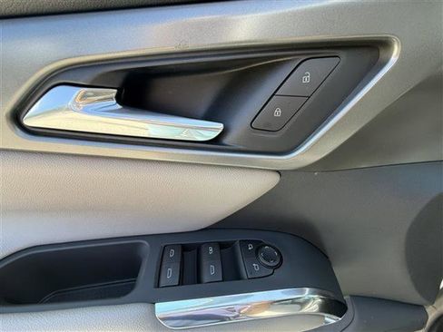 New 2026 Chevrolet Traverse LT image 13