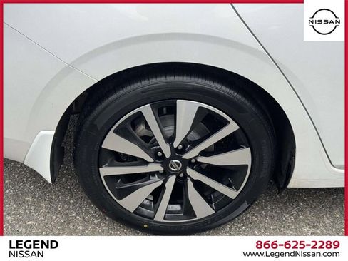 Used 2022 Nissan Sentra SV w/ SV Premium Package image 10