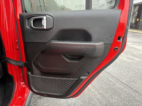 Used 2024 Jeep Wrangler Unlimited Rubicon image 17