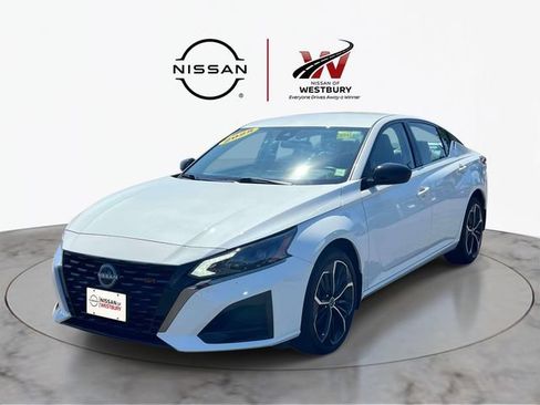 Used 2025 Nissan Altima 2.5 SR AWD/4WD image 4