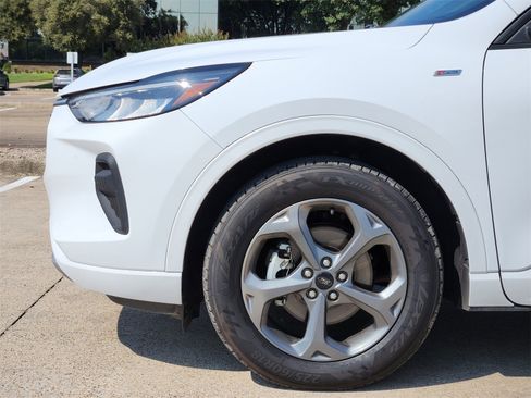 Used 2023 Ford Escape ST-Line image 9