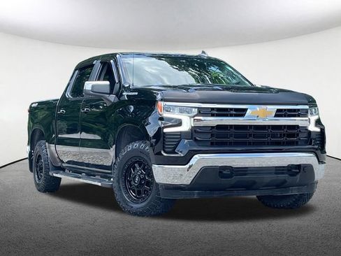 Used 2022 Chevrolet Silverado 1500 LT w/ Convenience Package II AWD/4WD image 2