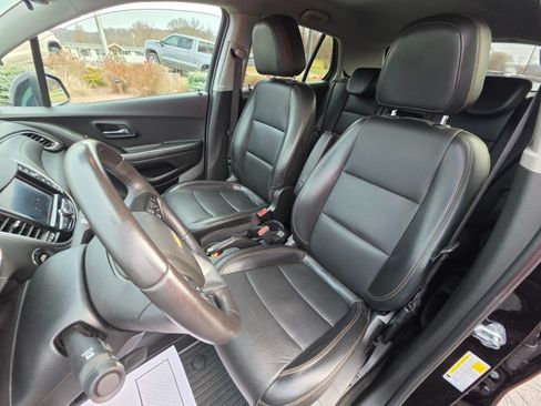 Used 2021 Chevrolet Trax LT w/ Premium Seat Package AWD/4WD image 27