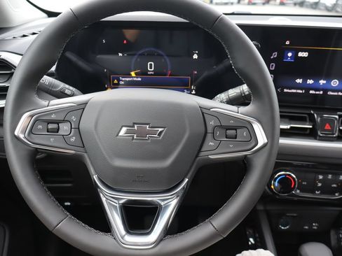 New 2026 Chevrolet TrailBlazer LT w/ Midnight Edition AWD/4WD image 7