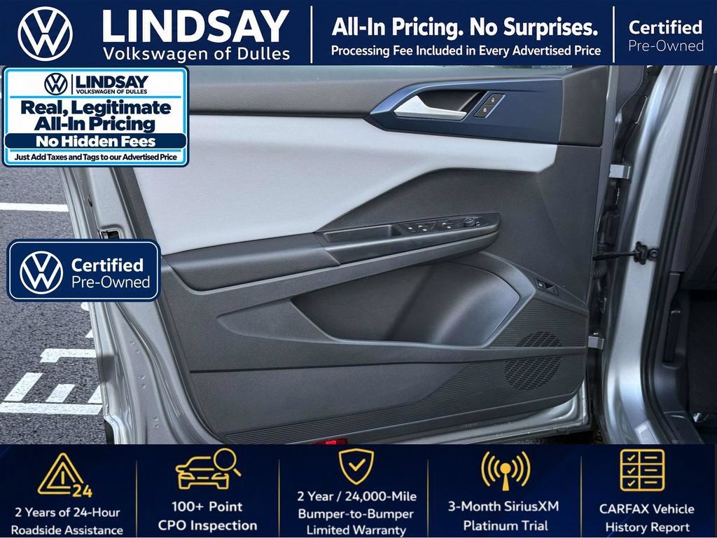Used 2023 Volkswagen Taos SE w/ Panoramic Sunroof Package FWD image 10