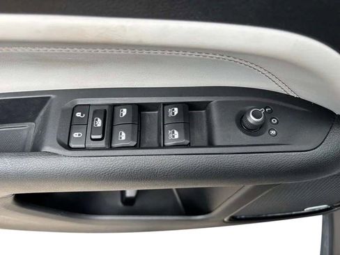 Used 2023 Jeep Compass Limited w/ Sun and Sound Group AWD/4WD image 23