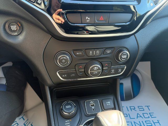 Used 2020 Jeep Cherokee Limited AWD/4WD image 25