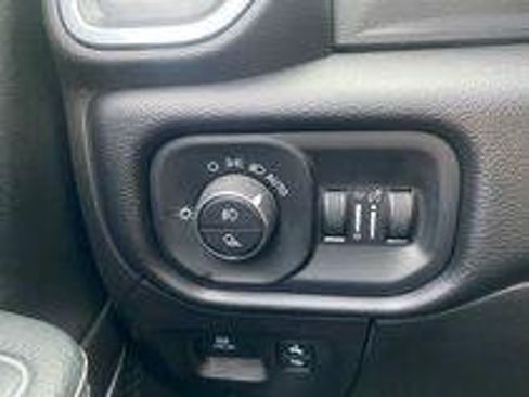 Used 2019 RAM 1500 Laramie AWD/4WD image 10