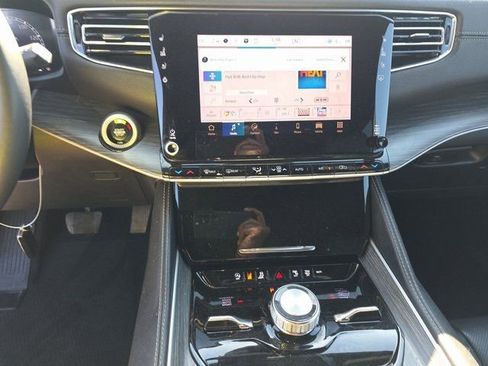 Used 2024 Jeep Wagoneer Series III image 6