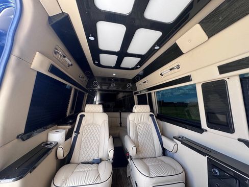Used 2023 Mercedes-Benz Sprinter 3500 image 58
