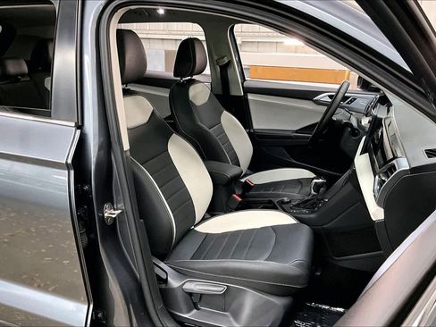 Used 2025 Volkswagen Taos SEL w/ Black Wheel Plus Package image 10