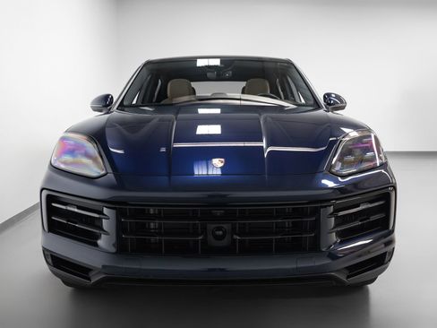 Certified 2024 Porsche Cayenne Coupe AWD/4WD image 8