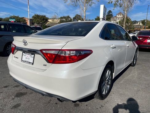 Used 2015 Toyota Camry SE image 4